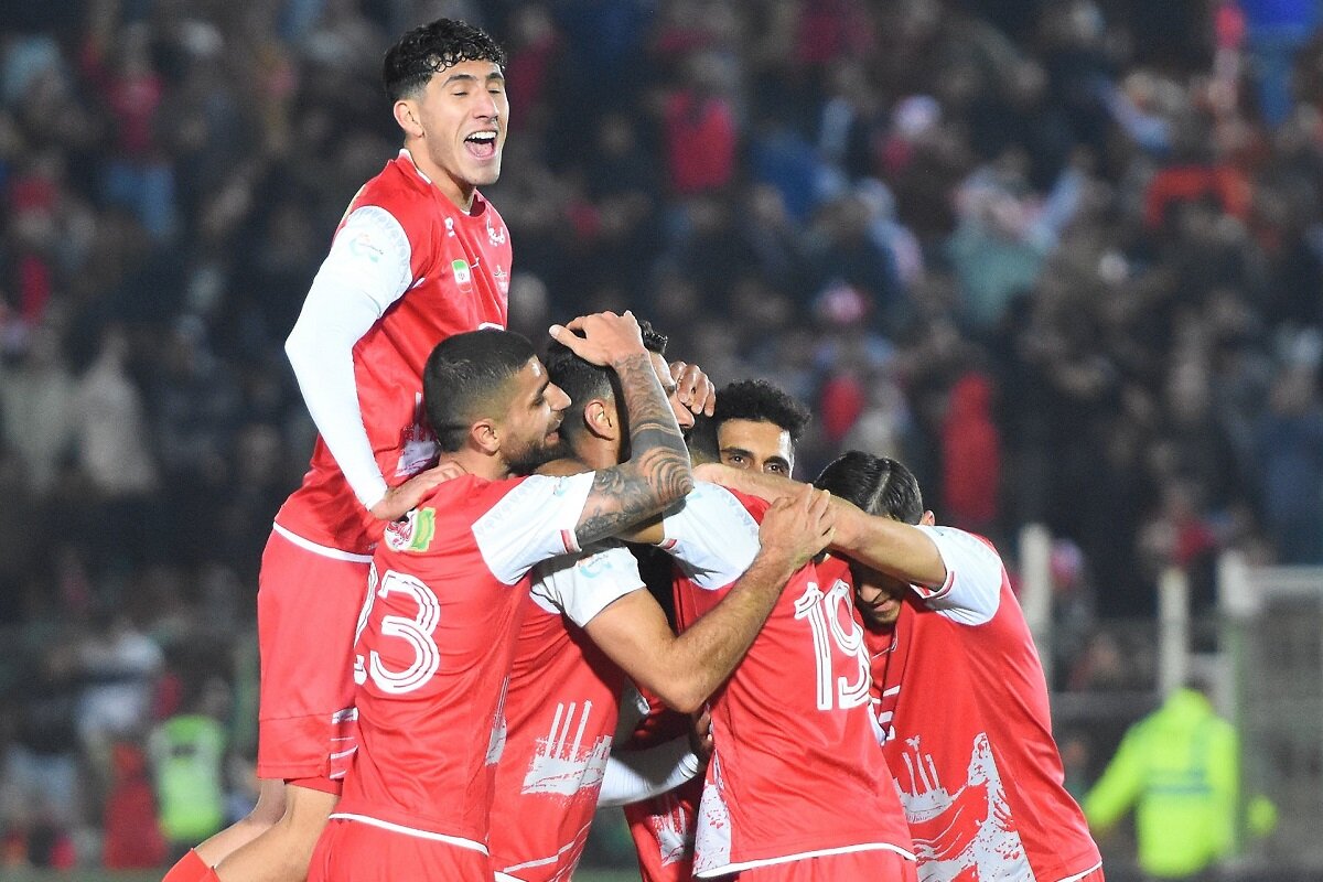 پرسپولیس با شکست شمس آذر صدرنشین شد