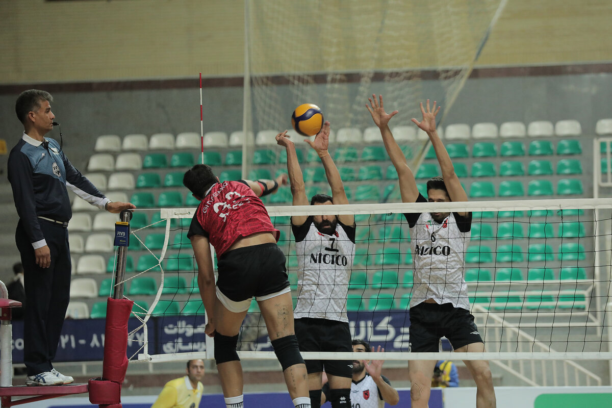 تیم والیبال گیتی‌پسند در بحران باقی‌ماند