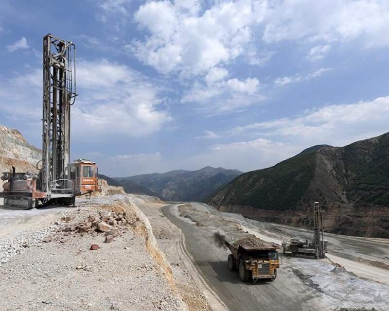 پرداخت کامل حقوق دولتی توسط شرکت‌های معدنی ضروری است