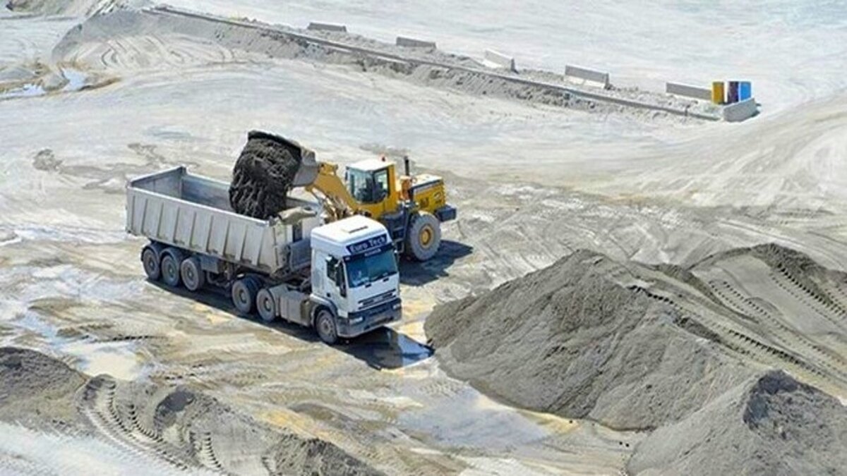 طرح کمربندی نمین برای انتقال تردد خودروهای معدنی اجرا می‌شود