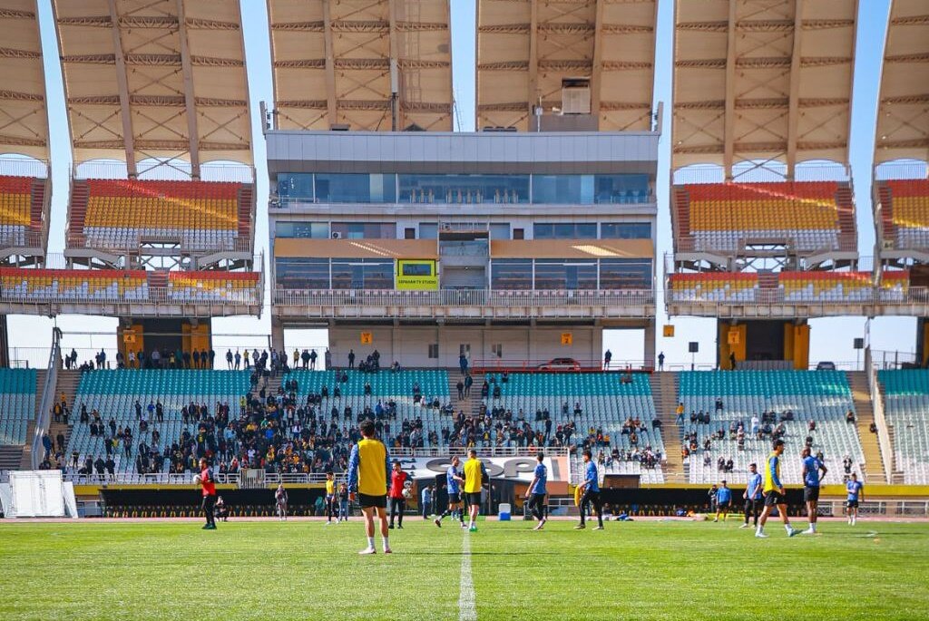 شروع تمرین سپاهان روی چمن نوی ورزشگاه نقش جهان
