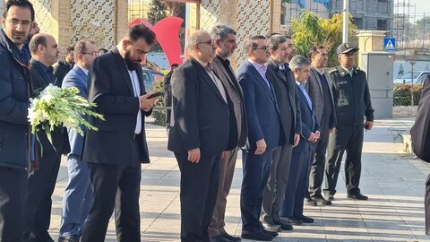 معاون رئیس جمهوری به مقام شهدای اصفهان ادای احترام کرد