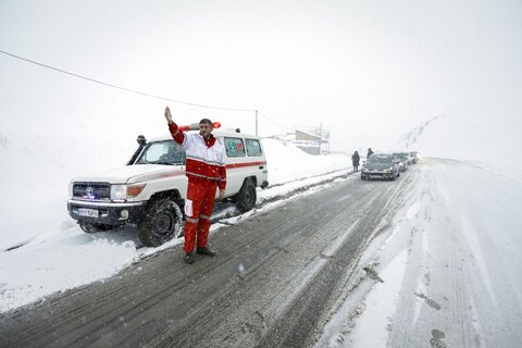 برف، باران و مه گرفتگی در راه‌های ۹ استان