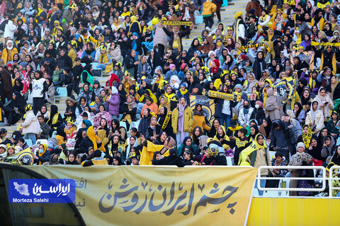 چشم ایران روشن؛ بازتاب افتتاح فاز اول بزرگترین نیروگاه خورشیدی ایران در ورزشگاه نقش جهان