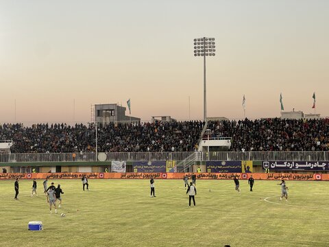 حضور تیم‌های چادرملو و استقلال برای گرم کردن