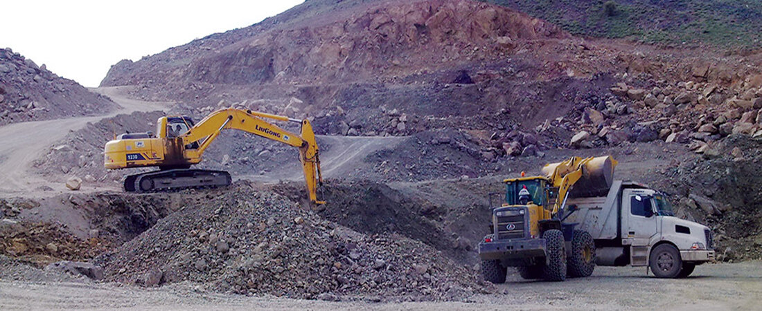 سنگ آهن در آستانه سال ۲۰۲۵ به  کانال کمتر از ۱۰۰ دلار سقوط کرد