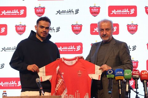 اورونوف تا ۲۰۲۷ در پرسپولیس ماندنی شد