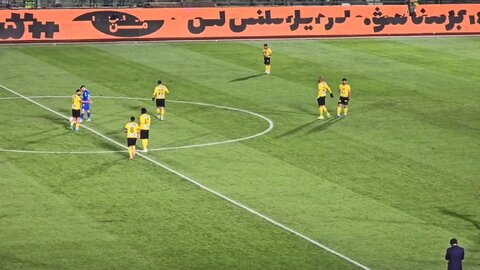 شادی هواداران سپاهان پس از گل لیموچی به استقلال