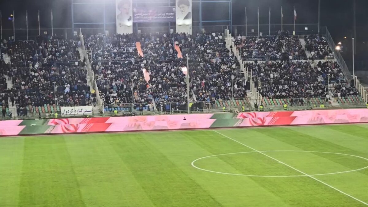 جو ورزشگاه شهرقدس در آستانه شروع دیدار استقلال - سپاهان