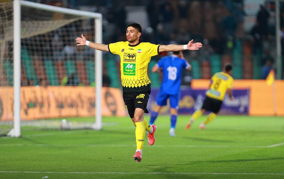 تساوی در نبرد جذاب استقلال - سپاهان/ طلایی‌ها صدر را از دست دادند