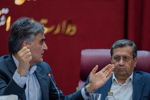 بازار فوروارد و سلف‌فروشی ارز را راه‌اندازی خواهیم کرد