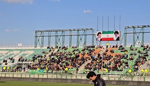 ذوب‌آهن - پرسپولیس با حضور محدود بانوان