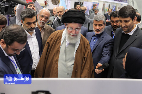 بازدید رهبر انقلاب از نمایشگاه توانمندی‌ها و دستاوردهای بخش خصوصی
