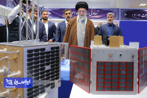 بازدید رهبر معظم انقلاب از نمایشگاه دستاوردها و توانمندی‌های بخش خصوصی