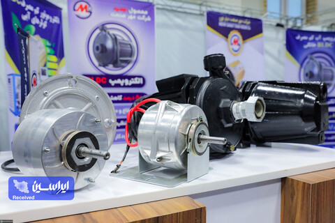 بازدید رهبر انقلاب از نمایشگاه توانمندی‌ها و دستاوردهای بخش خصوصی