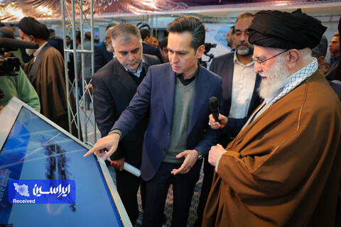بازدید رهبر انقلاب از نمایشگاه توانمندی‌ها و دستاوردهای بخش خصوصی