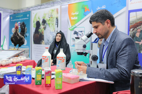 بازدید رهبر انقلاب از نمایشگاه توانمندی‌ها و دستاوردهای بخش خصوصی