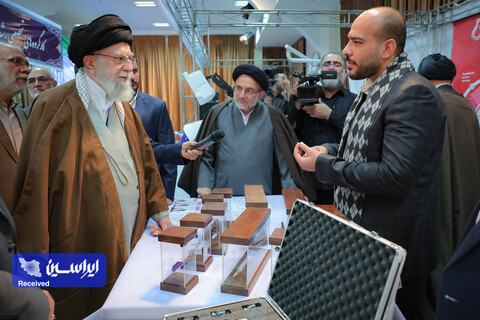 بازدید رهبر انقلاب از نمایشگاه توانمندی‌ها و دستاوردهای بخش خصوصی