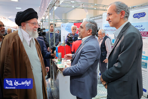 بازدید رهبر انقلاب از نمایشگاه توانمندی‌ها و دستاوردهای بخش خصوصی