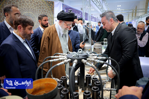 بازدید رهبر انقلاب از نمایشگاه توانمندی‌ها و دستاوردهای بخش خصوصی