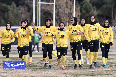 فوتبال بانوان سپاهان - آوا تهران