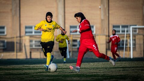 مهمانی طلایی‌ها در دومین دربی فوتبال بانوان اصفهان