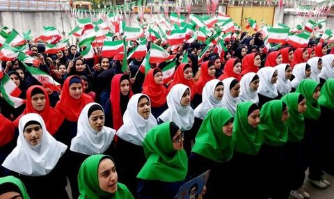 زنگ انقلاب در مدارس سراسر کشور نواخته شد