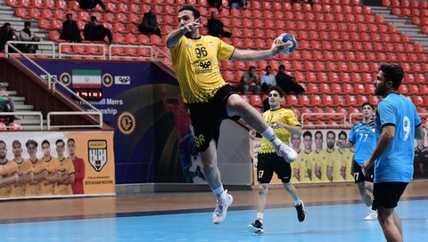 پرواز ستارگان سپاهان بر فراز آسمان نیروی زمینی