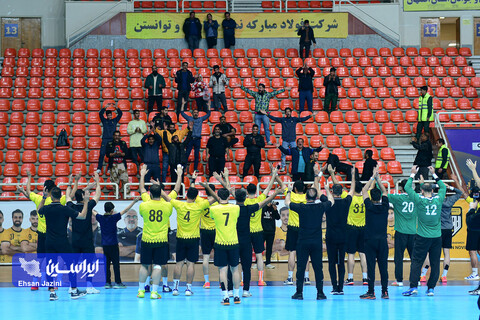 برد قاطع هندبالیست‌های سپاهان مقابل نیروی زمینی