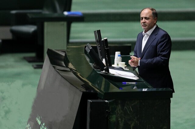 در مبارزه با هرگونه فساد و انحصار به هر قیمتی می‌ایستیم