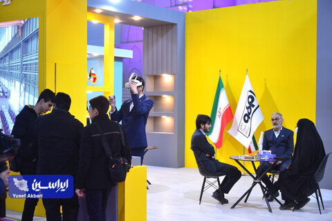 آیین افتتاح نمایشگاه زاینده‌نور