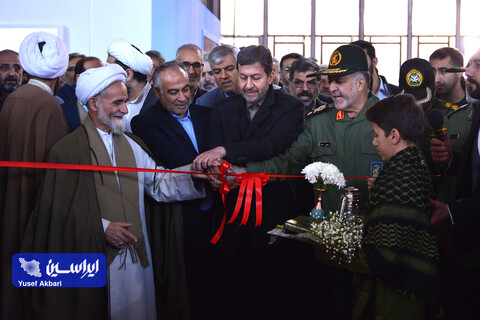 آیین افتتاح نمایشگاه زاینده‌نور