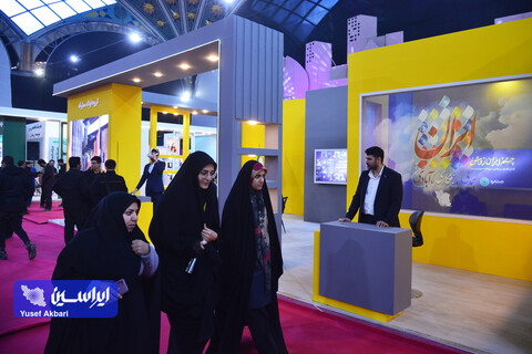 آیین افتتاح نمایشگاه زاینده‌نور