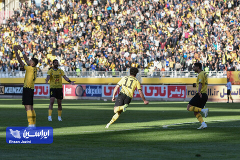 دربی اصفهان طلایی شد/ سپاهان با ۴ گل به صدر جدول رفت