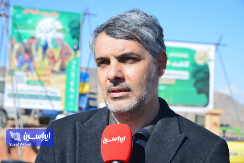 مشارکت فولاد مبارکه در کاشت ۲ هزار هکتار بادام اسکوپاریا نشان از تعهد این شرکت به توسعه پایدار و صنعت سبز است