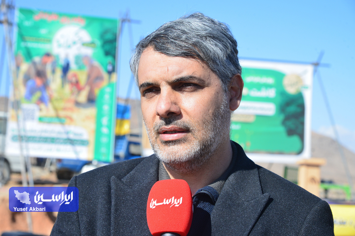 مشارکت فولاد مبارکه در کاشت ۲ هزار هکتار بادام اسکوپاریا نشان از تعهد این شرکت به توسعه پایدار و صنعت سبز است