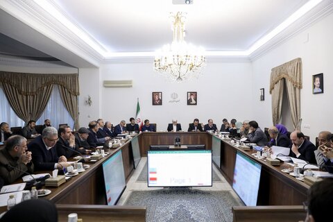 تاکید معاون اول رئیس جمهور بر تقویت نظارت بر قیمت‌ها و برخورد با محتکران