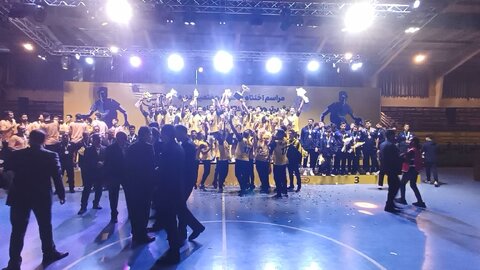 جشن قهرمانی هندبالیست‌های سپاهان پس از قهرمانی هفدهم