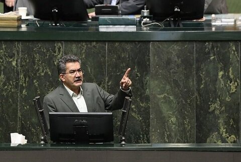 در استیضاح عجله نکنیم/ رئیس‌جمهور در صورت لزوم  وزیر اقتصاد را برکنار می‌کند