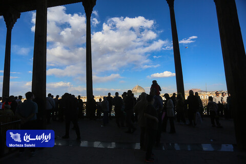 مسافران نوروزی در میدان نقش جهان اصفهان