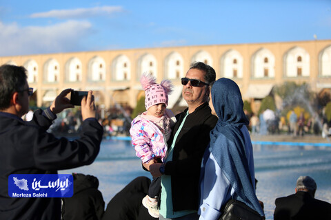 مسافران نوروزی در میدان نقش جهان اصفهان