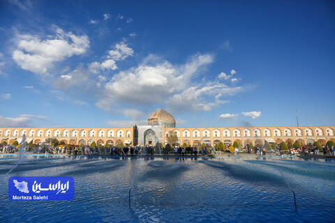 مسافران نوروزی در میدان نقش جهان اصفهان