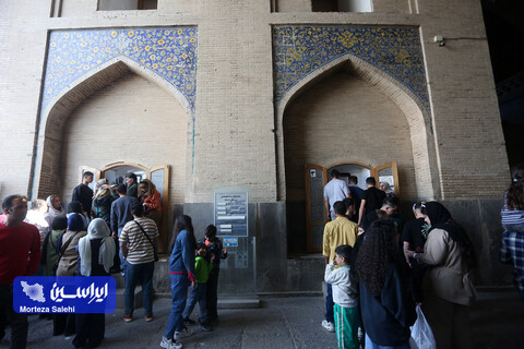 مسافران نوروزی در میدان نقش جهان اصفهان