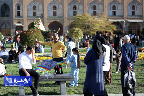 مسافران نوروزی در میدان نقش جهان اصفهان