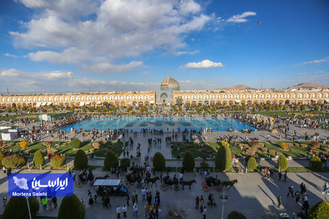 مسافران نوروزی در میدان نقش جهان اصفهان