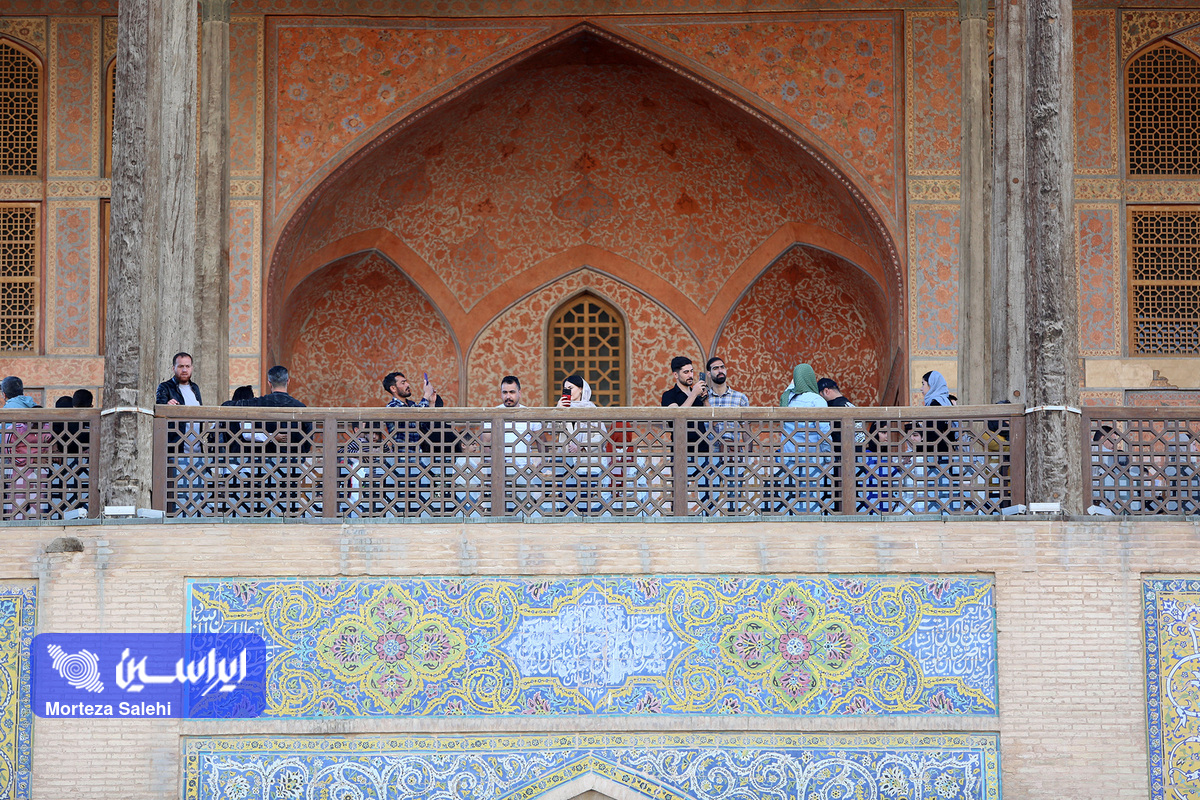 مسافران نوروزی در میدان نقش جهان اصفهان