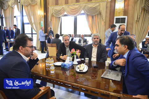 نشست‌ نوروزی مدیرعامل گروه فولاد مبارکه با مدیران عامل شرکت‌های زیرمجموعه، ذینفعان و شرکای کسب و کار