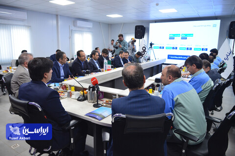 نشست مدیرعامل گروه فولاد مبارکه با مسئولین شرکت صناپ