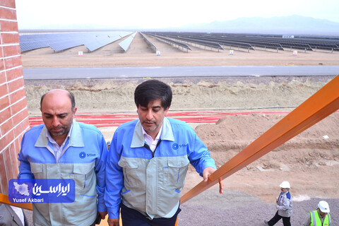 بازدید تخصصی مدیرعامل گروه فولاد مبارکه از بخش‌های مختلف نیروگاه خورشیدی آفتاب شرق