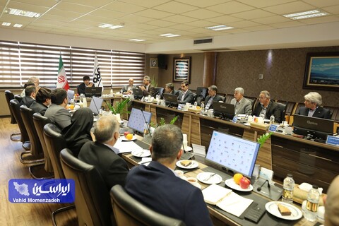 نشست مدیرعامل گروه فولاد مبارکه با مدیرعامل، اعضای هیئت مدیره و تعدادی از مدیران شرکت ایریسا